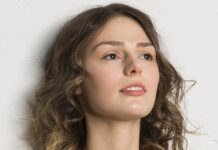 How to Address Tech Neck and Sun Damage for Smoother-Looking Skin