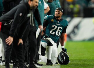 Saquon Barkley suffers new back harm in disastrous Eagles return